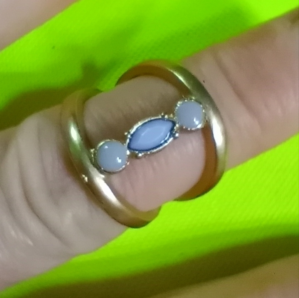 Goldtone purple stone ring size 7.5